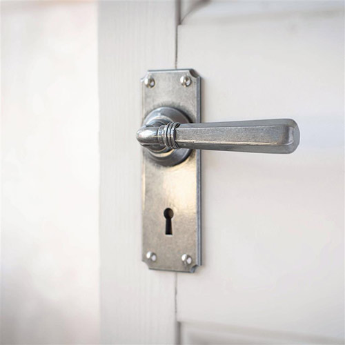 Chester Handle, Ilkley Keyhole Plate, Polished