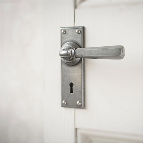 Chester Handle, Ripley Keyhole Plate, Polished