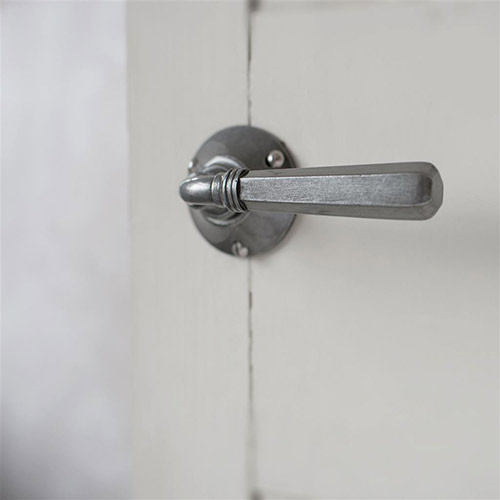 Chester Handle, Rowley Plate, Polished