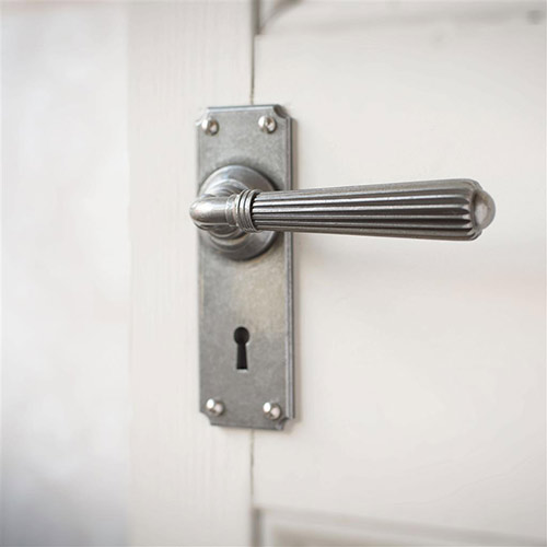 Bromley Handle, Ilkley Keyhole Plate, Polished