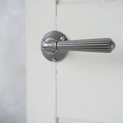 Bromley Handle, Reeded Plate, Polished