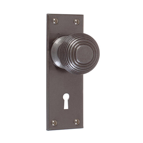 Reeded Door Knob, Bristol Keyhole Plate, Polished
