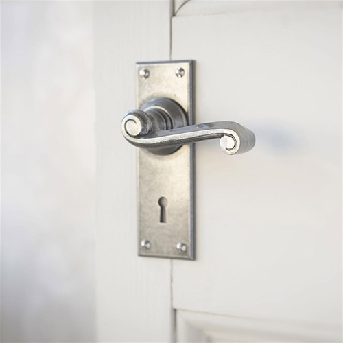 Regency Handle, Bristol Keyhole Plate, Polished