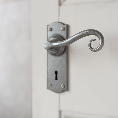 Scrolled Handle, Nowton Keyhole Plate, Polished