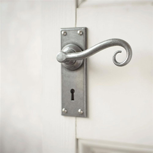 Scrolled Handle, Ripley Keyhole Plate, Polished