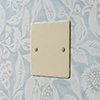 Single Blank Hammered Plate in Plain Ivory