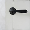 Bromley Handle, Reeded Plate, Matt Black