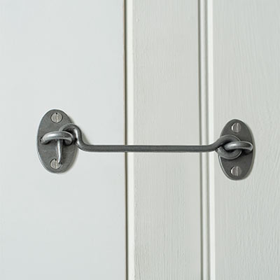 Medium Fenton Cabin Hook 