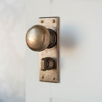 Holkham Door Knob, Bristol Privacy Plate