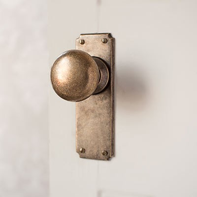 Holkham Door Knob, Ilkley Plain Plate