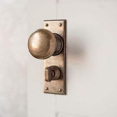 Holkham Door Knob, Ripley Privacy Plate