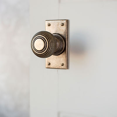Reeded Door Knob, Bristol Short Plate