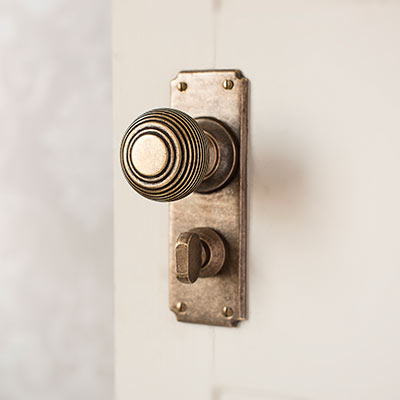 Reeded Door Knob, Ilkley Privacy Plate