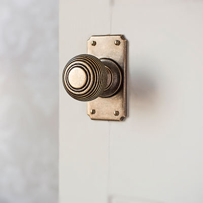 Reeded Door Knob, Ilkley Short Plate