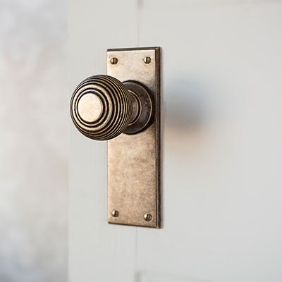 Reeded Door Knob, Ripley Plain Plate