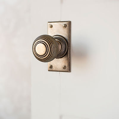 Reeded Door Knob, Ripley Short Plate