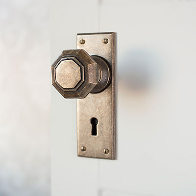 Shaftesbury Knob, Bristol Keyhole Plate, 