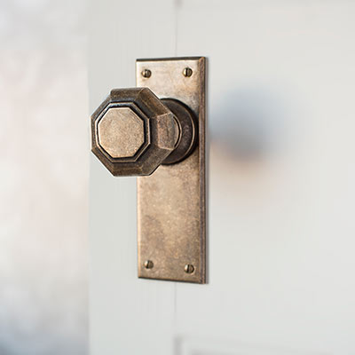 Shaftesbury Knob, Bristol Plain Plate, 