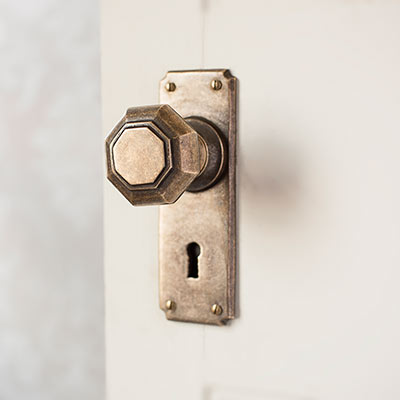 Shaftesbury Knob, Ilkley Keyhole Plate, 