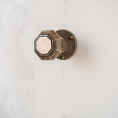Shaftesbury Knob, Reeded Plate