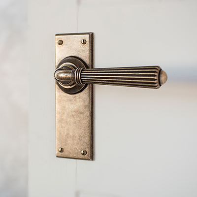 Bromley Handle, Ripley Plain Plate