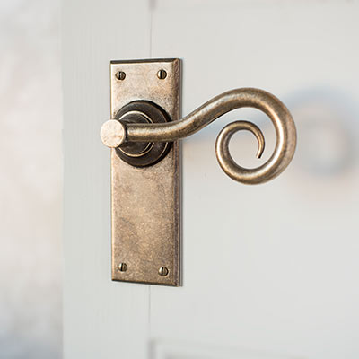 Curled Handle, Bristol Plain Plate