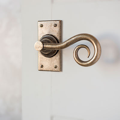 Curled Handle, Bristol Short Plate
