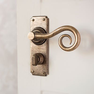 Curled Handle, Ilkley Privacy Plate