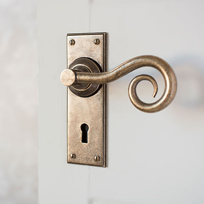 Curled Handle, Ripley Plain Plate