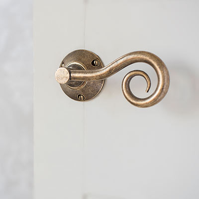 Curled Handle, Rowley Plate