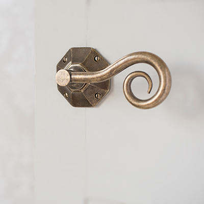 Curled Handle, Shaftesbury Plate