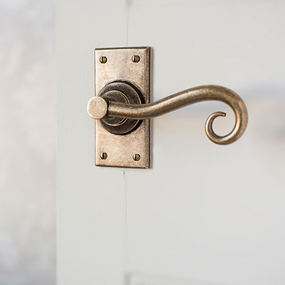 Scrolled Handle, Bristol Short Plate