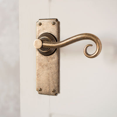 Scrolled Handle, Ilkley Plain Plate, AntiquedBrass