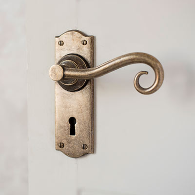 Scrolled Handle, Nowton Plain Plate