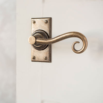 Scrolled Handle, Ripley Short Plate