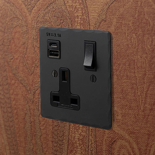 13 Amp 1 Gang Socket USB-A\C Port Beeswax, Hammered, Black Switches