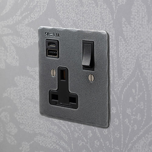 1 Gang Duel Usb-A/C Plug Socket, Black Switches, Hammered