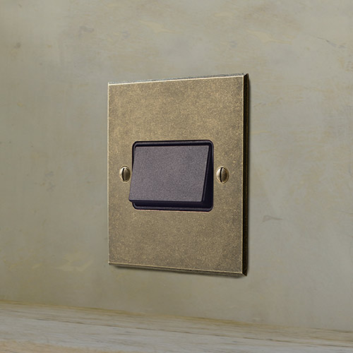 Triple Pole Isolator Bevelled Plate