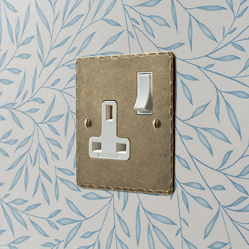 1 Gang Plug Socket White Switch Hammered