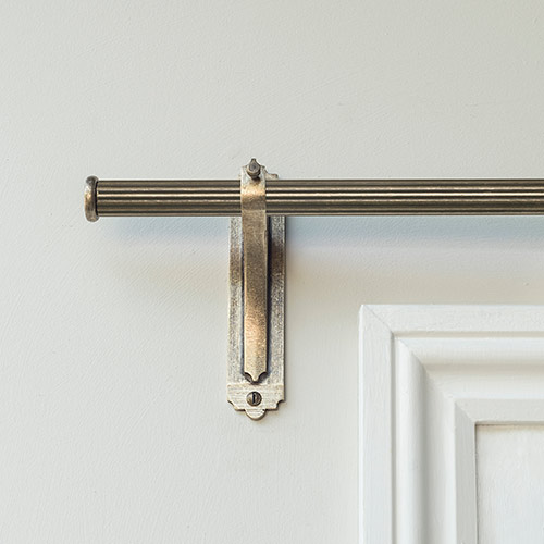 19mm Brass Reeded Pole in Antiqued Brass