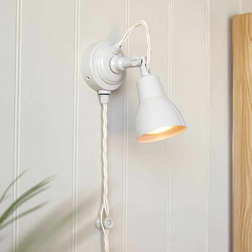 Single Edgeware Plug-in Spotlight