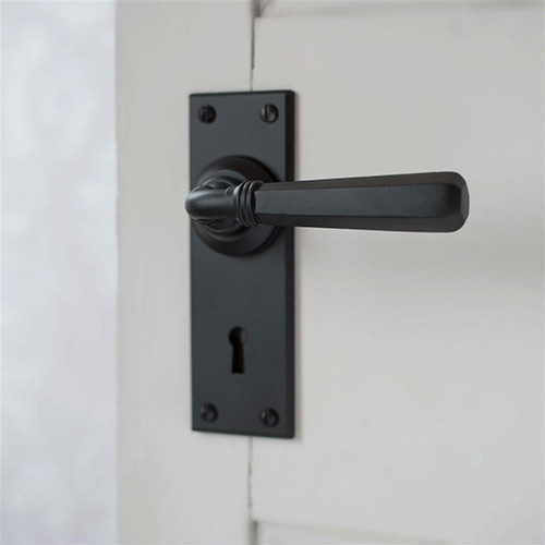 Chester Handle Bristol Keyhole Plate