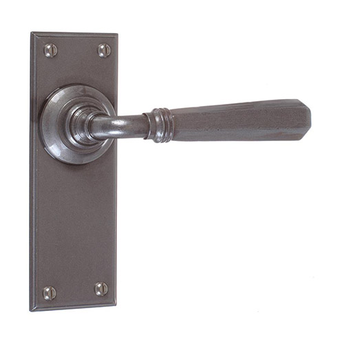 Chester Handle, Ripley Plain Plate, Polished