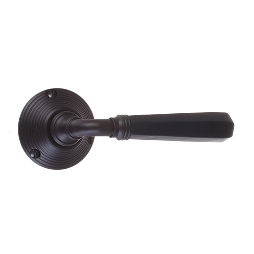 Chester Handle, Reeded Plate, Matt Black