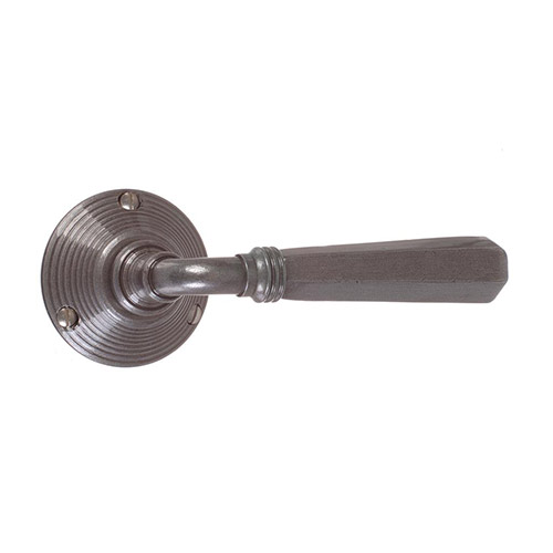 Chester Handle, Reeded Plate, Polished