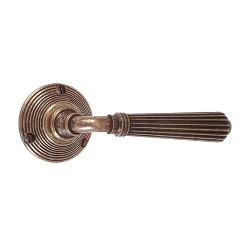 Bromley Handle, Reeded Plate, Antiqued Brass