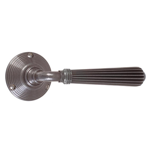Bromley Handle, Reeded Plate, Polished
