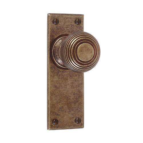 Reeded Door Knob, Bristol Plain Plate, Antiqued Brass