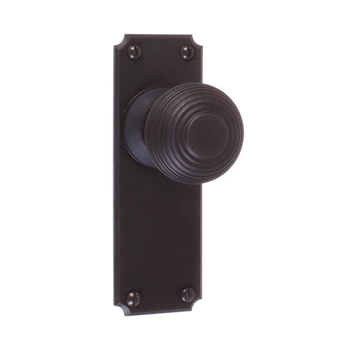 Reeded Door Knob, Ilkley Plain Plate, Beeswax
