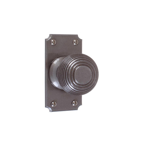Reeded Door Knob, Ilkley Short Plate, Polished